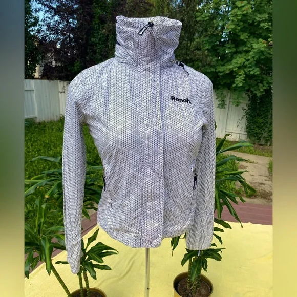 Bench Women’s Size Medium White and Black Jacket - Picture 1 of 7
